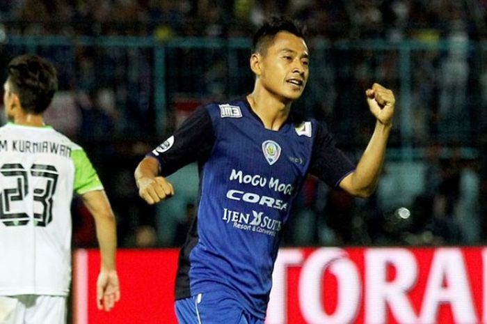 Samsul Arif saat berseragam Arema FC di musim 2015.