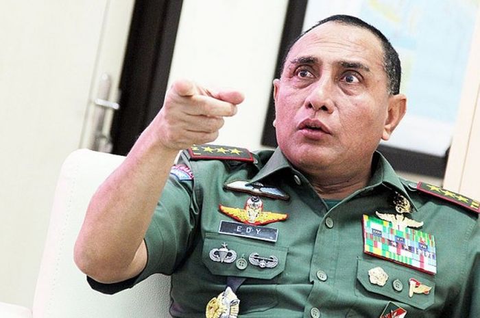            Pangkostrad Letnan Jenderal TNI Edy Rahmayadi terpilih sebagai Ketua Umum PSSI Periode 2016-2020 pada Kongres PSSI di Hotel Mercure, Jakarta, Kamis (10/11/2016).            