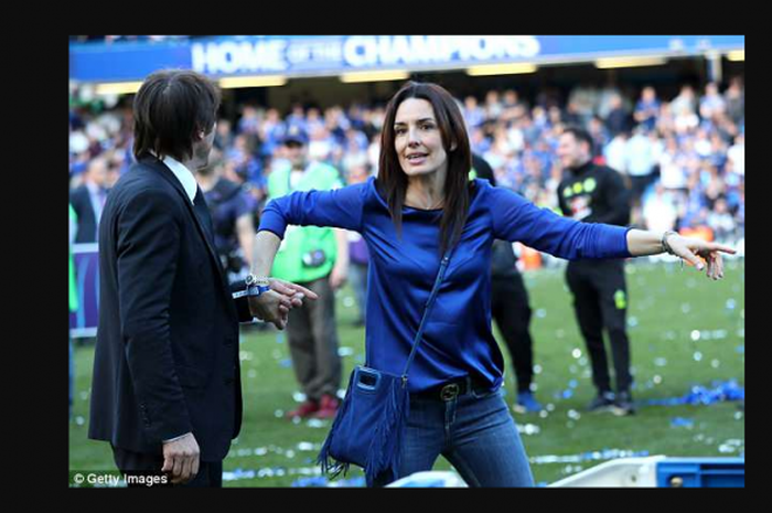 Antonio Conte bersama sang istri Elisabetta Conte