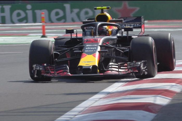 Max Verstappen (Red Bull Racing) saat tampil dalam sesi latihan bebas pertama F1 GP Meksiko 2018 yang berlangsung Jumat (26/10/2018).