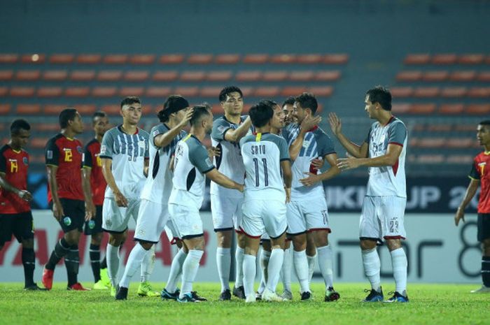  Timnas Filipina merayakan gol ke gawang timnas Timor Leste pada laga Grup B Piala AFF 2018 di Stadion Kuala Lumpur, Malaysia, Sabtu (17/11/2018). 