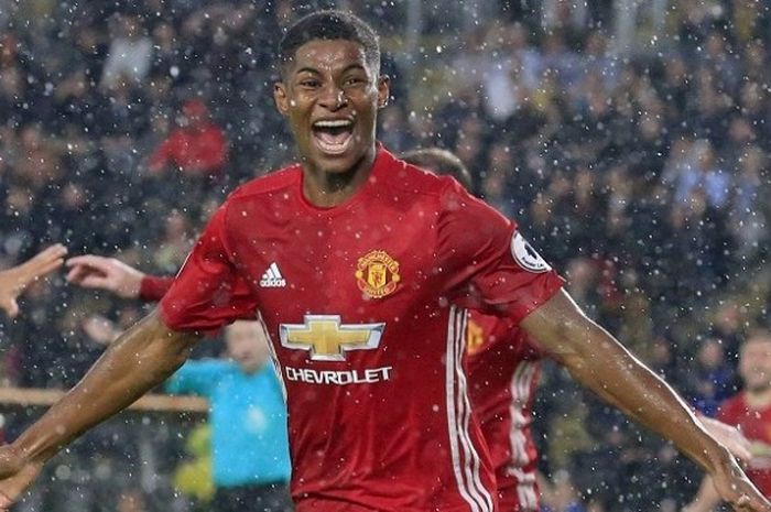 Penyerang Manchester United, Marcus Rashford, merayakan gol yang dia cetak ke gawang Hull City dalam pertandingan Premier League di Stadion KCOM, Hull, Inggris, 27 Agustus 2016.