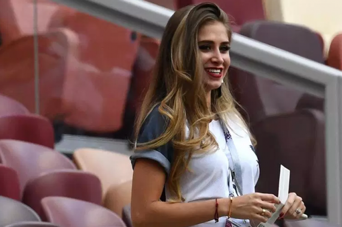 Maria Salaues saat mendukung timnas Prancis di Stadion Luzhniki, Rusia.