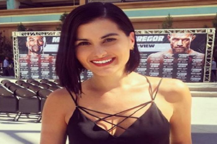 Megan Olivi, sosok cantik yang hampir selalu hadir dalam setiap ajang UFC sebagai reporter.