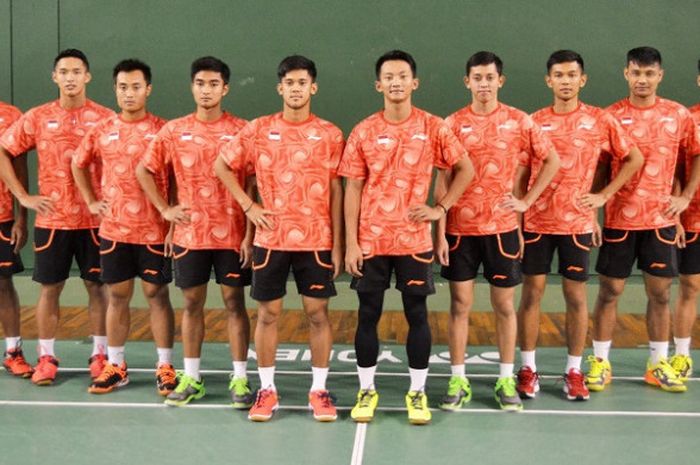 Tim bulu tangkis putra Indonesia yang akan berlaga pada SEA Games 2017 berpose di hall pelatnas, Cipayung, Jakarta, Senin (14/8/2017).