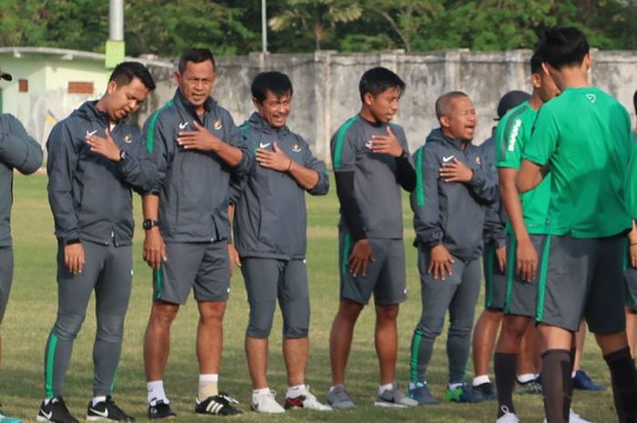 Timnas U-19 Indonesia saat sesi latihan di Stadion Jenggolo, Sidoarjo, Jumat (6/7/2018).