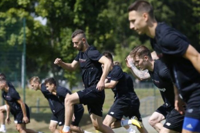 Egy Maulana dan Skuat Lechia Gdanks berlatih di pemusatan latihan