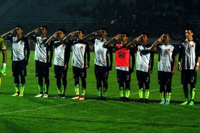 Skuat PS Tira saat bertandang ke markas PSIS Semarang di Stadion Madya, Magelang, Kamis (17/5/2018).