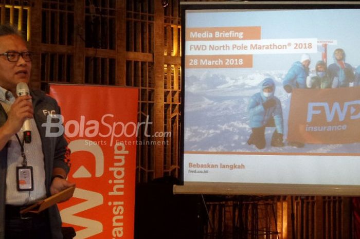   Wakil Direktur Utama FWD Life, Rudi Kamdani, berbicara dalam acara media briefing FWD North Pole Marathon di Kaffeine, SCBD, Jakarta, Rabu (28/3/2018).  