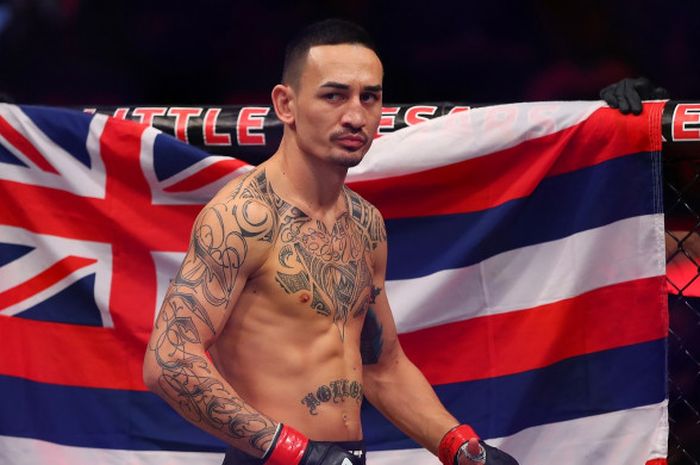 Petarung MMA, Max Holloway, menjelang duel melawan Jose Aldo di UFC 218, 2 Desember 2017 di Little Caesars Arena, Detroit, Michigan.