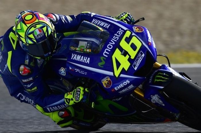 Pebalap Movistar Yamaha MotoGP asal Italia, Valentino Rossi, memacu motornya saat menjalani sesi latihan bebas keempat GP Spanyol di Sirkuit Jerez, Sabtu (6/5/2017.