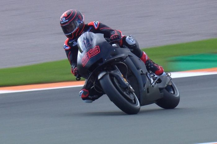 Jorge Lorenzo saat menjajal motor Honda RC213V pada tes IRTA di Sirkuit Ricardo Tormo, Valencia, Selasa (20/11/2018).