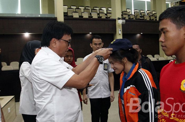 Sekretaris Daerah Provinsi Sumsel, Nasrul Umar melepas atlet POMNAS XV Sumsel, Rabu (11/10/2017) di Bina Praja untuk mengikuti {ekan Olahraga Mahasiswa di Makassar 2017.