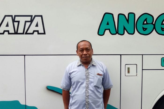 Suyatno, kernet bus yang mengantarkan timnas Islandia berlibur ke Candi Prambanan, Klaten, Senin (8/1/2018)