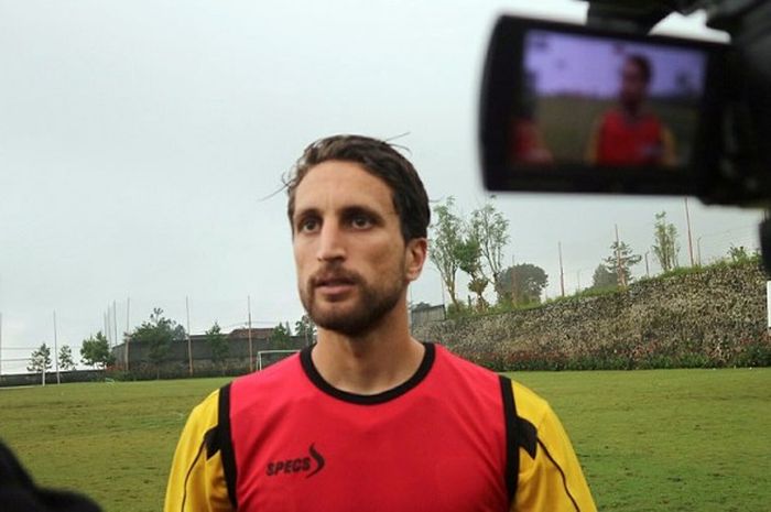 Jad Noureddine seusai latihan bersama Arema FC di Agrokusuma Batu, Jawa Timur, Selasa (04/04/2017).