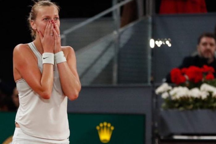 Ekspresi Petra Kvitova usai berhasil menjuarai Madrid Open 2018 setelah mengalahkan Kiki Bertens pada laga final yang digelar Sabtu (12/5/2018).