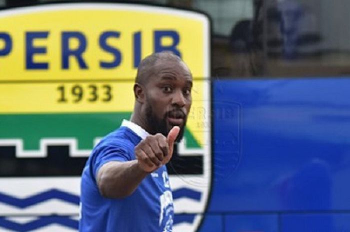  Carlton Cole saat masih berseragam Persib Bandung. 