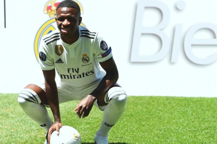 Vinicius Junior saat diperkenalkan sebagai pemain Real Madrid di Santiago Bernabeu Stadium, Madrid, 20 Juli 2018.