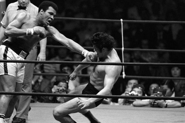 Pertarungan antara Muhammad Ali vs Antonio Inoki pada tahun 1976 di Jepang.