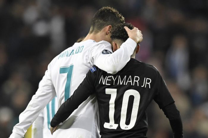 Cristiano Ronaldo dan Neymar di ajang Liga Champions saat Real Madrid bertemu Paris Saint-Germain di Stadion Santiago Bernabeu, Madrid, 14 Februar 14 2018.