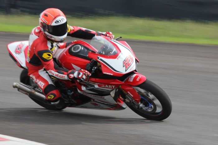 Pebalap Astra Honda Racing Team, Irfan Ardiansyah.