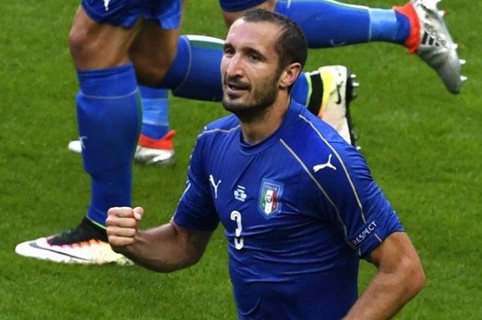  Bek Juventus, Giorgio Chiellini, merayakan gol ke gawang Spanyol, dalam laga Piala Eropa 2016 di Stade de France, Saint-Denis, 27 Juni 2016. 