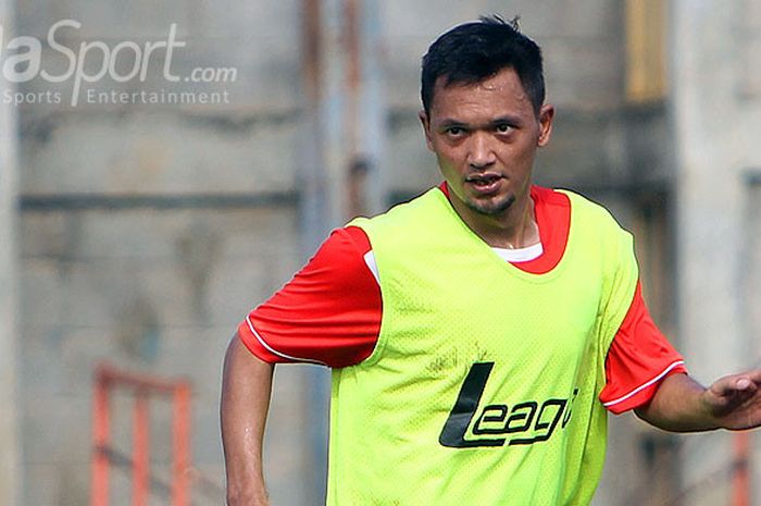 Striker Persija, Rachmat Affandi, saat mengikuti latihan tim di Sawangan, Depok, Selasa (23/02/2016)