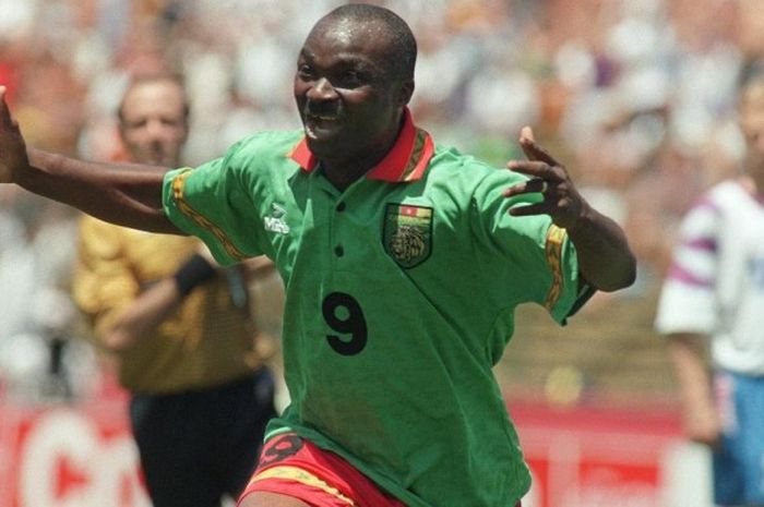 Selebrasi Roger Milla saat mencetak gol ke gawang Rusia di Piala Dunia, 28 Juni 1994.