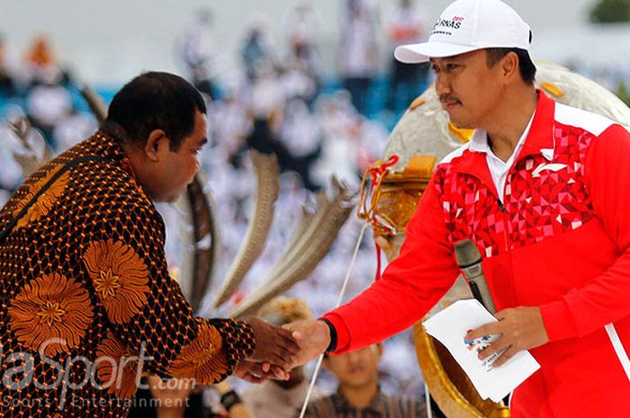 Pelatih Sani Tawainella saat diundang Menpora Imam Nahrawi naik ke podium dalam perayaan Haornas di Magelang.