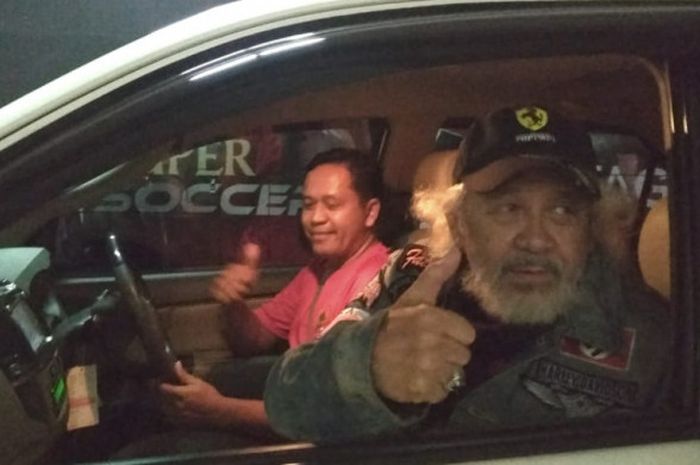 Legenda timnas Indonesia, Anjas Asmara, ikut menyaksikan pertandingan Indonesia kontra Hong Kong di Grup A Asian Games 2018 di Stadion Patriot Candrabhaga, Bekasi, Senin (20/8/2018).