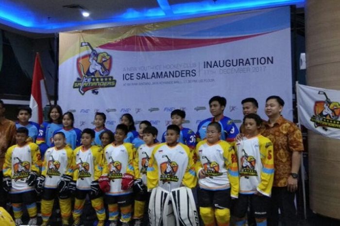 Klub hoki es Ice Salamanders resmi didirikan pada Senin kemarin, 11 Desember 2017.