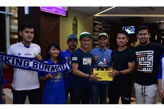 Viking Borneo rayakan hari jadi ke-9 bersama beberpaa pemain dan ofisial Persib