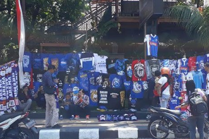 Suasana Pedagang di acara HUT Arema ke-30