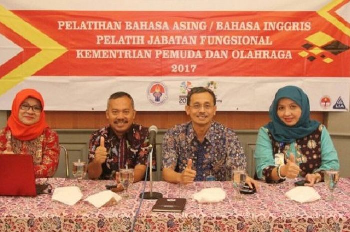 Sebanyak 80 pelatih, wasit dan juri dari berbagai cabang olahraga mengikuti kursus Bahasa Inggris di Lembaga Bahasa dan Pendidikan Profesional (LBPP) LIA di lima wilayah Jakarta dan Bandung. 