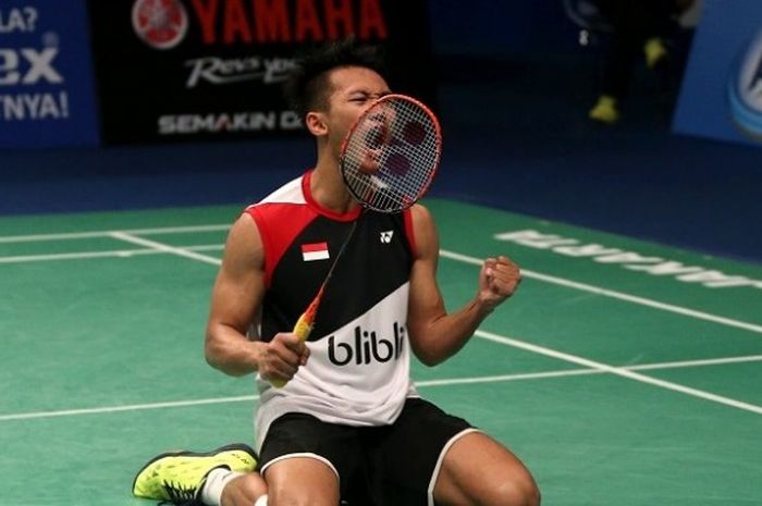 Pebulu tangkis tunggal putra nasional, Ihsan Maulana Mustofa, meluapkan kegembiraa setelah memastikan diri lolos ke babak semifinal BCA Indonesia Open Superseries 2016 dengan mengalahkan Rajiv Ouseph (Inggris) pada laga yang berlangsung di Istora Gelora Bung Karno, Senayan, Jakarta, Jumat (3/6/2016).