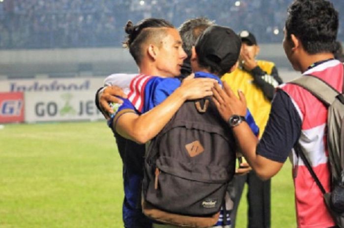 Kim Kurniawan dan Bobotoh 