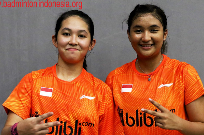 Ribka Sugiarto (kiri) dan Jauza Fadhila Sugiarto (kanan) saat bertanding di Asia Junior Championships 2017