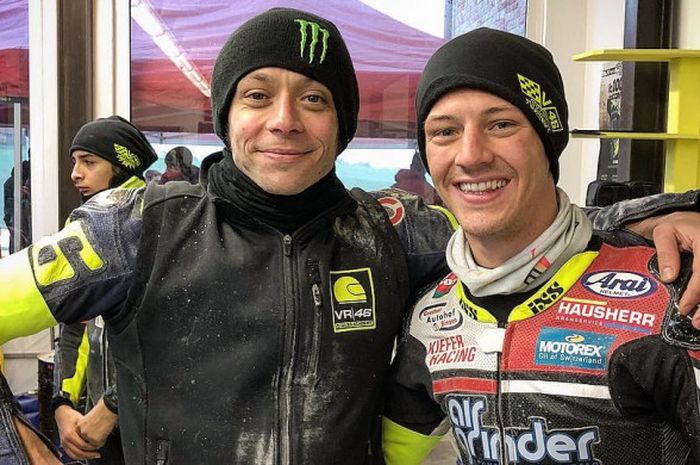 Valentino Rossi dan Dominique Aegerter saat 100 KM of the Champions di Tavullia, 16-17 Desember 2017.