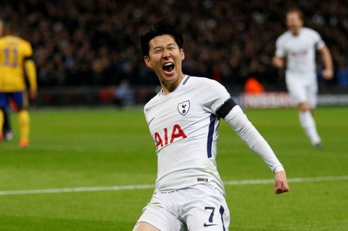 Penyerang Tottenham Hotspur, Son Heung-Min, merayakan gol yang dia cetak ke gawang Juventus dalam laga leg kedua babak 16 besar Liga Champions di Stadion Wembley, London, Inggris, pada 7 Maret 2018.