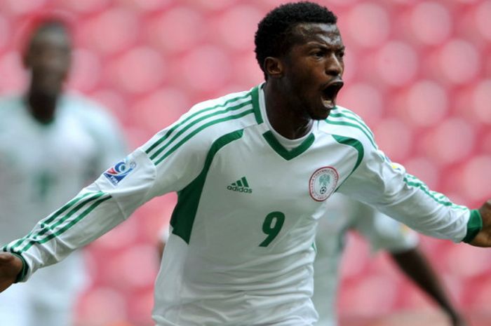 Striker tim nasional Nigeria, Olarenwaju Kayode (tengah), saat merayakan gol ke gawang Korea Selatan dalam pertandingan fase grup Piala Dunia U-20 2013 di Stadion TT Arena, Istanbul, Turki, pada 27 Juni 2013.