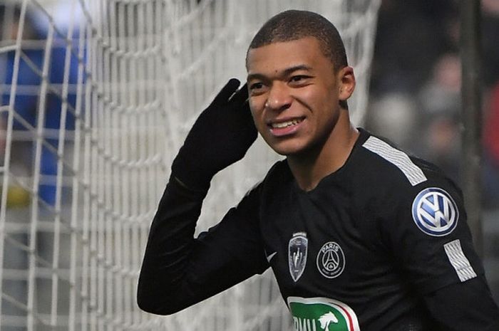 Ekspresi pemain Paris Saint-Germain, Kylian Mbappe, dalam laga babak 16 besar Piala Prancis kontra Sochaux di Stadion Auguste Bonal, Sochaux, pada 6 Februari 2018.