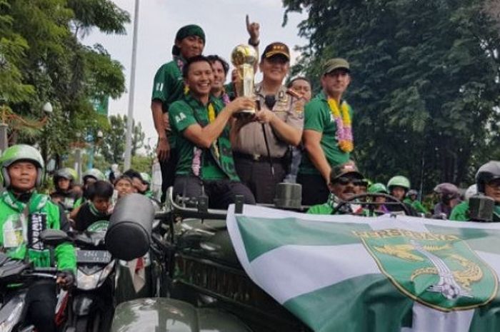 Persebaya diarak keliling kota Surabaya