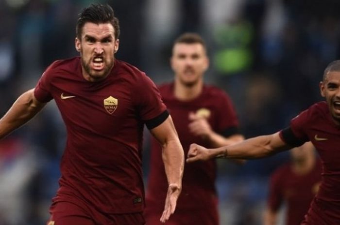 Ekspresi keceriaan gelandang AS Roma, Kevin Strootman, setelah menjebol gawang Lazio dalam laga Serie A di Stadio Olimpico, Roma, 4 Desember 2016.