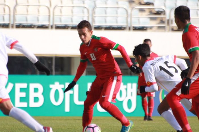 Aksi pemain tim nasional U-19 Indonesia, Egy Maulana, saat melawan Brunei pada pertandingan Grup F Kualifikasi Piala Asia U-19 di Paju Public Stadium, Korea Selatan, Selasa (31/10/2017) siang WIB.