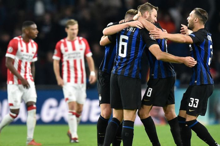 Pemain-pemain Inter Milan merayakan kemenangan atas PSV Eindhoven dalam laga Grup B Liga Champions, 3 Oktober 2018 di Stadion Philips, Eindhoven.