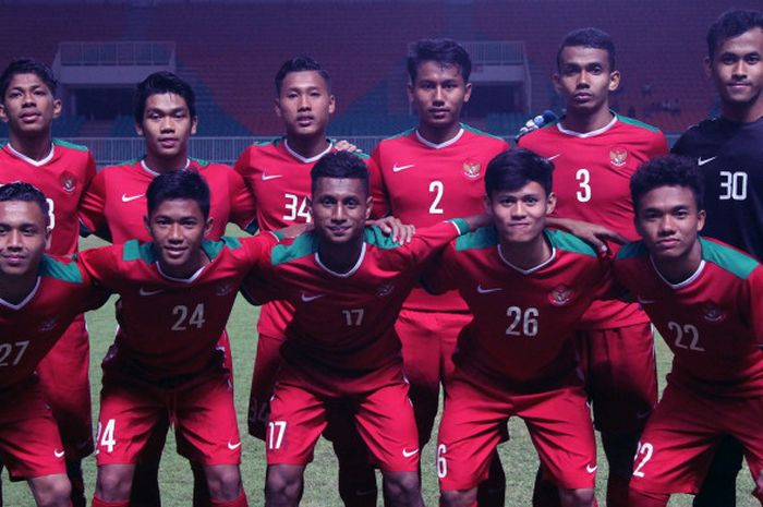 Skuat Timnas Indonesia U-19 saat melawan Porda Bogor, Sabtu (26/8/2017)