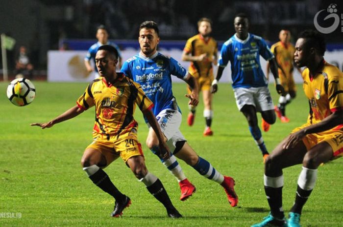  Mitra Kukar ketika masih berlaga di Liga 1 2018, kini mereka harus menerima nasib terperosok ke Liga 3 musim depan. 