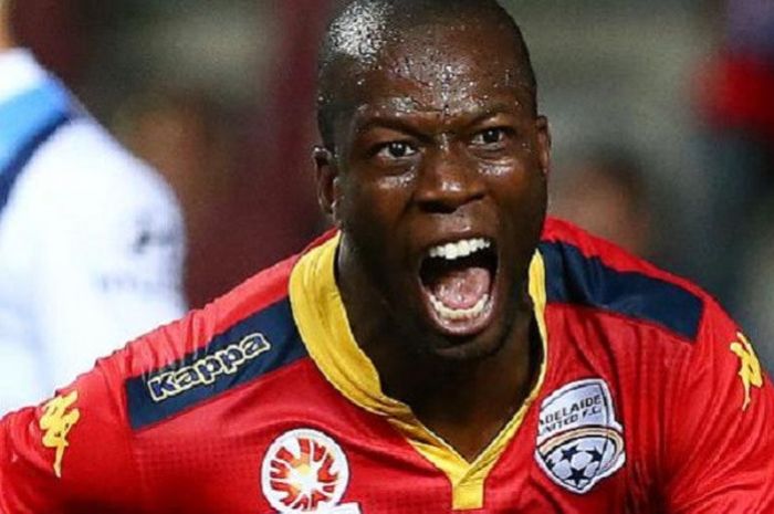 Bruce Djite saat berseragam Adelaide United