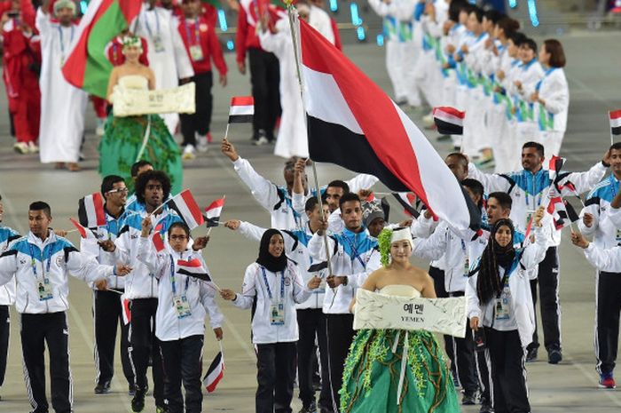  Kontingen Afghanistan melakukan parade pada pembukaan Asian Games 2014 di Incheon Asiad Main Stadium, 19 September 2014. 