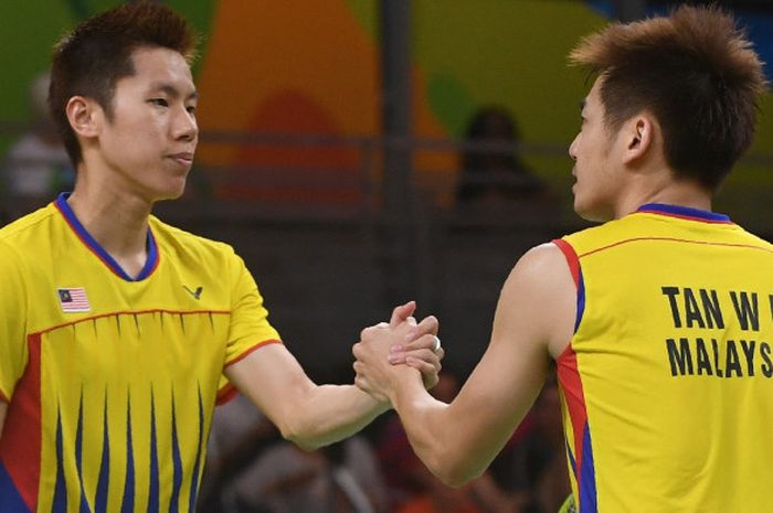  Pasangan ganda putra Malaysia, Goh V Shem/Tan Wee Kiong, bereaksi saat melakoni laga melawan Zhang Nan/Fu Haifeng pada babak final Olimpiade Rio 2016. 